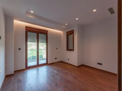 Prodaja, kuća, 492m², Mareza, Podgorica - image 31