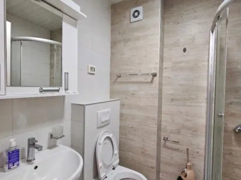 Izdavanje, jednosoban stan, 45m², City Kej, Podgorica - image 8