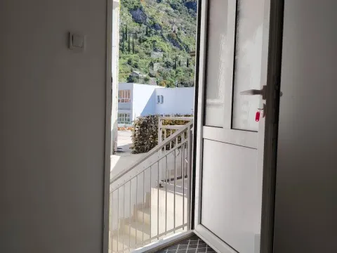 Rent, office space, 60m², Stari Grad Kotor, Kotor - image 2