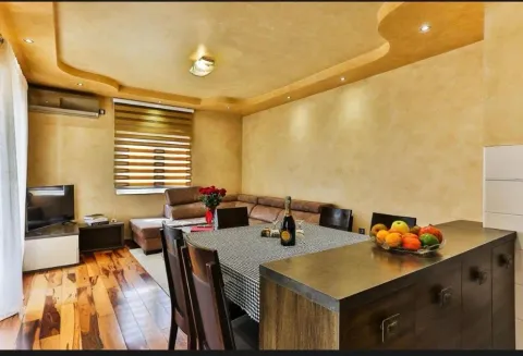 Living room with a dining area and seating set. - image 12