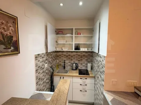 Izdavanje, jednosoban stan, 30m², Tivat, Crna Gora - image 5