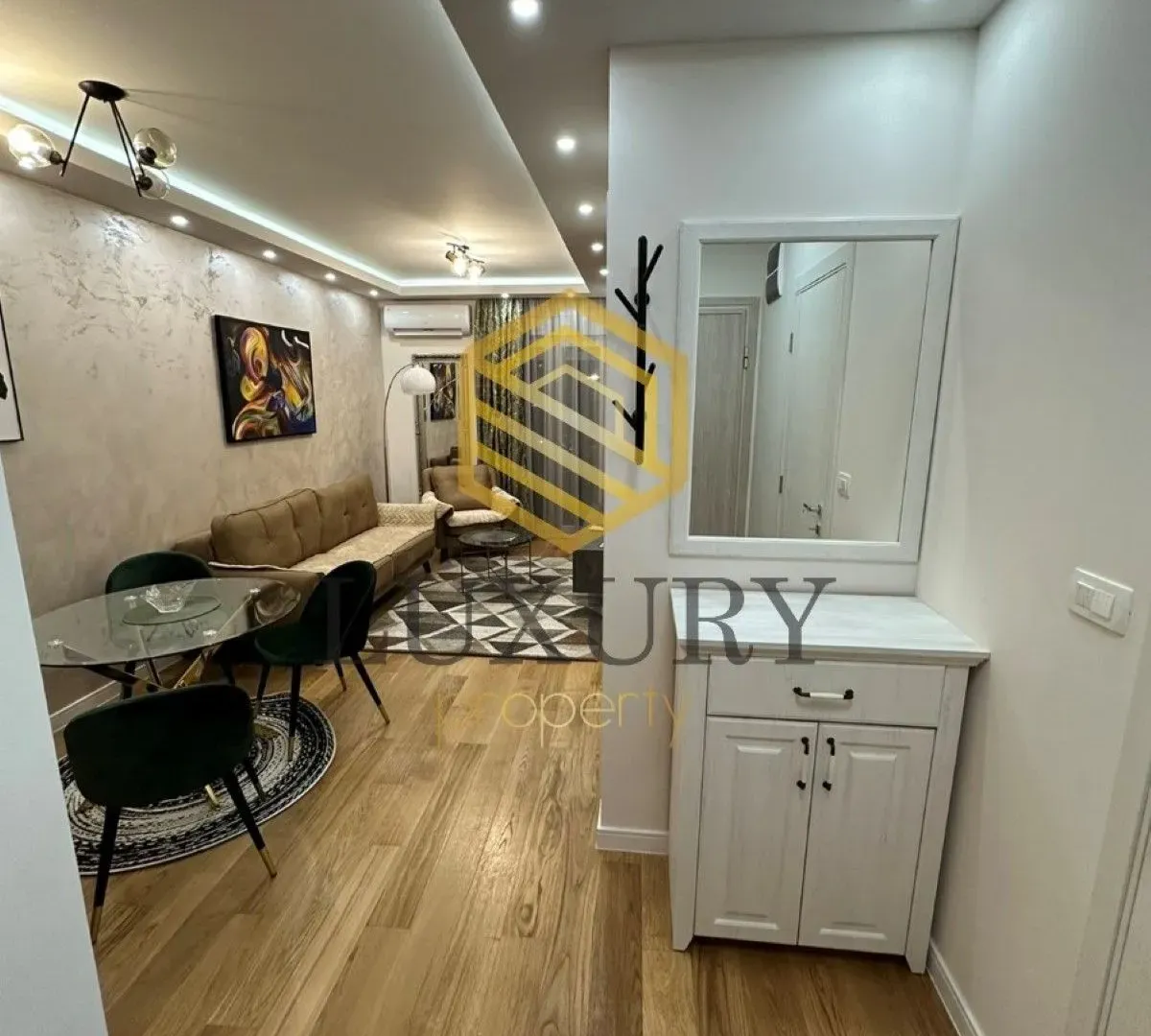 Izdavanje, jednosoban stan, 45m², Central Point, Podgorica