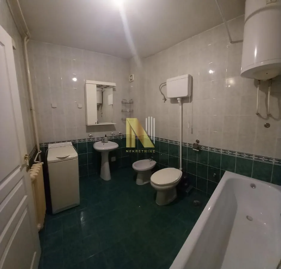 Izdavanje, dvosoban stan, 63m², Centar, Novi Sad