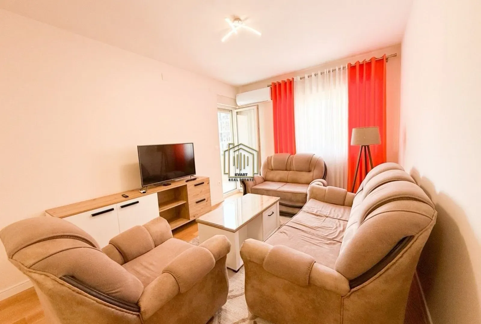 Izdavanje, jednosoban stan, 47m², Central Point, Podgorica