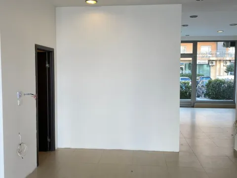 Izdavanje, poslovni prostor, 145m², City Kvart, Podgorica - image 11