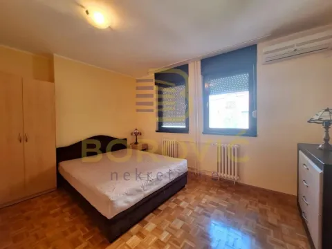 Izdavanje, četvorosoban stan, 100m², Kalenić Pijaca, Vračar Sve Podlokacije - image 14