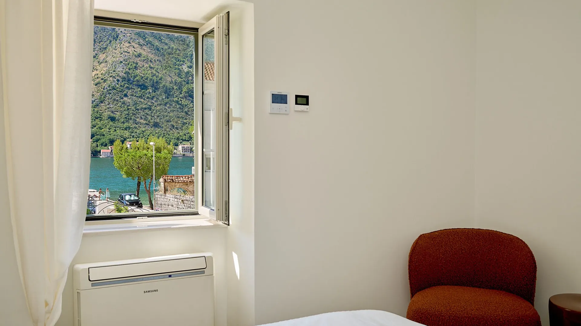 Izdavanje, kuća, 200m², Dobrota, Kotor