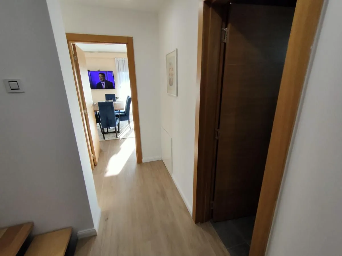 Izdavanje, kuća, 230m², Sremska Kamenica, Petrovaradin