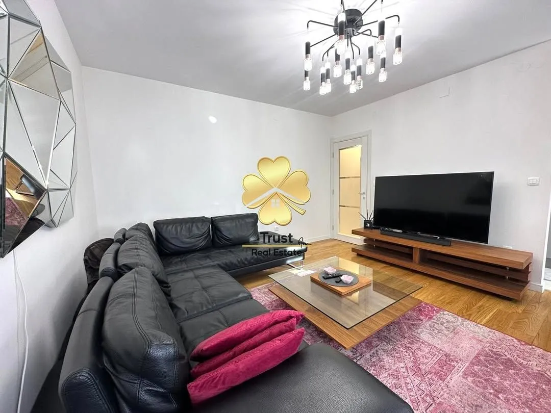 Izdavanje, dvosoban stan, 69m², Central Point, Podgorica