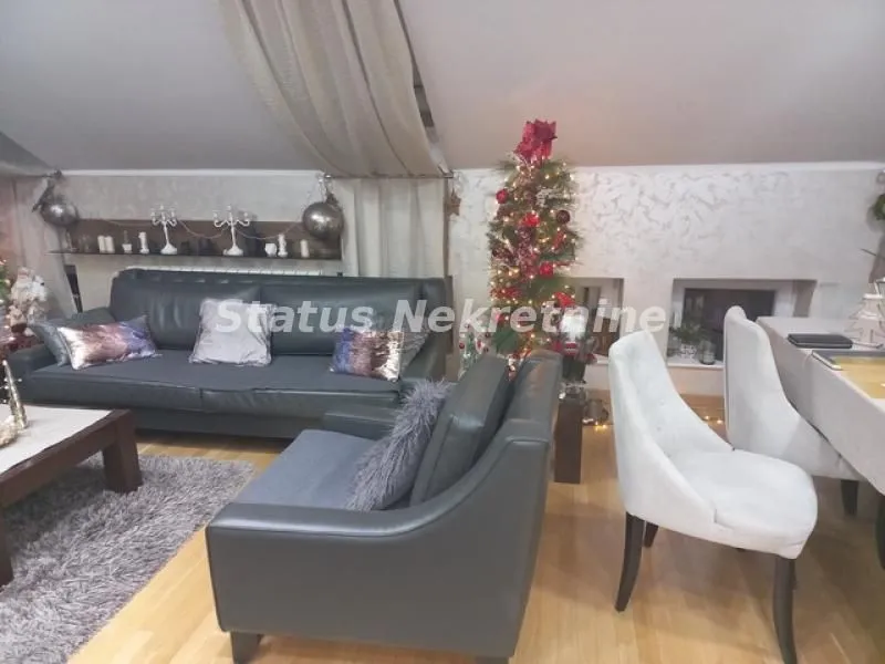 Prodaja, četvorosoban stan, 135m², Centar, Novi Sad