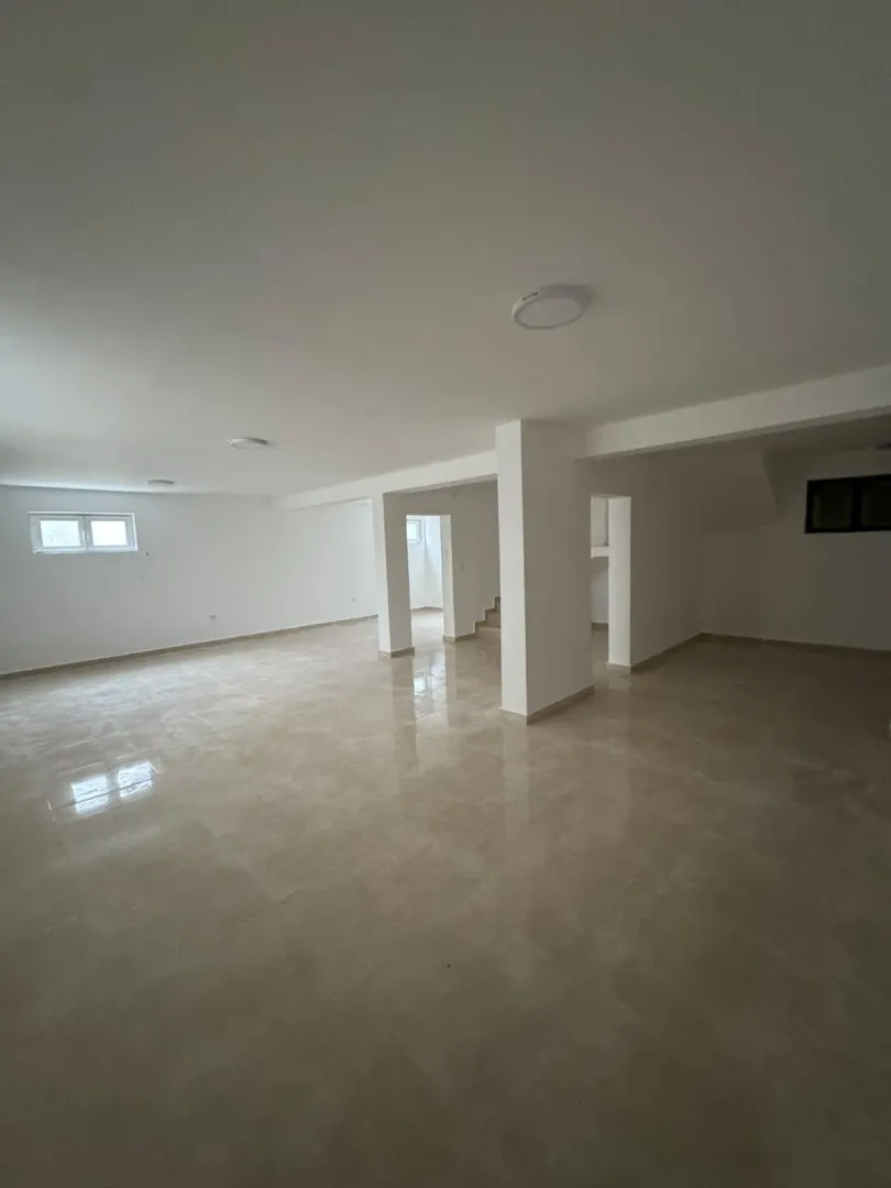 Rent, house, 500m², Podgorica, Crna Gora
