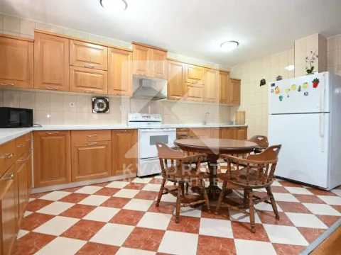 Rent, house, 400m², Zlatica, Podgorica - image 9