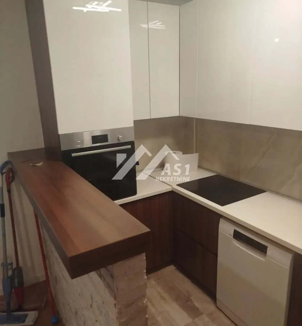 Daily-rent, three bedroom apartment, 92m², Banatić, Novi Sad Sve Podlokacije