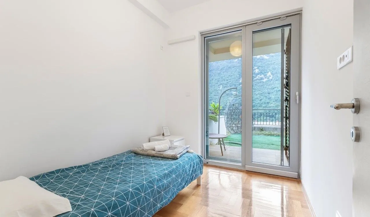 Sale, three bedroom apartment, 97m², Morinj, Kotor
