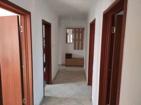 Rent, three bedroom apartment, 105m², Tivat, Crna Gora - image 8