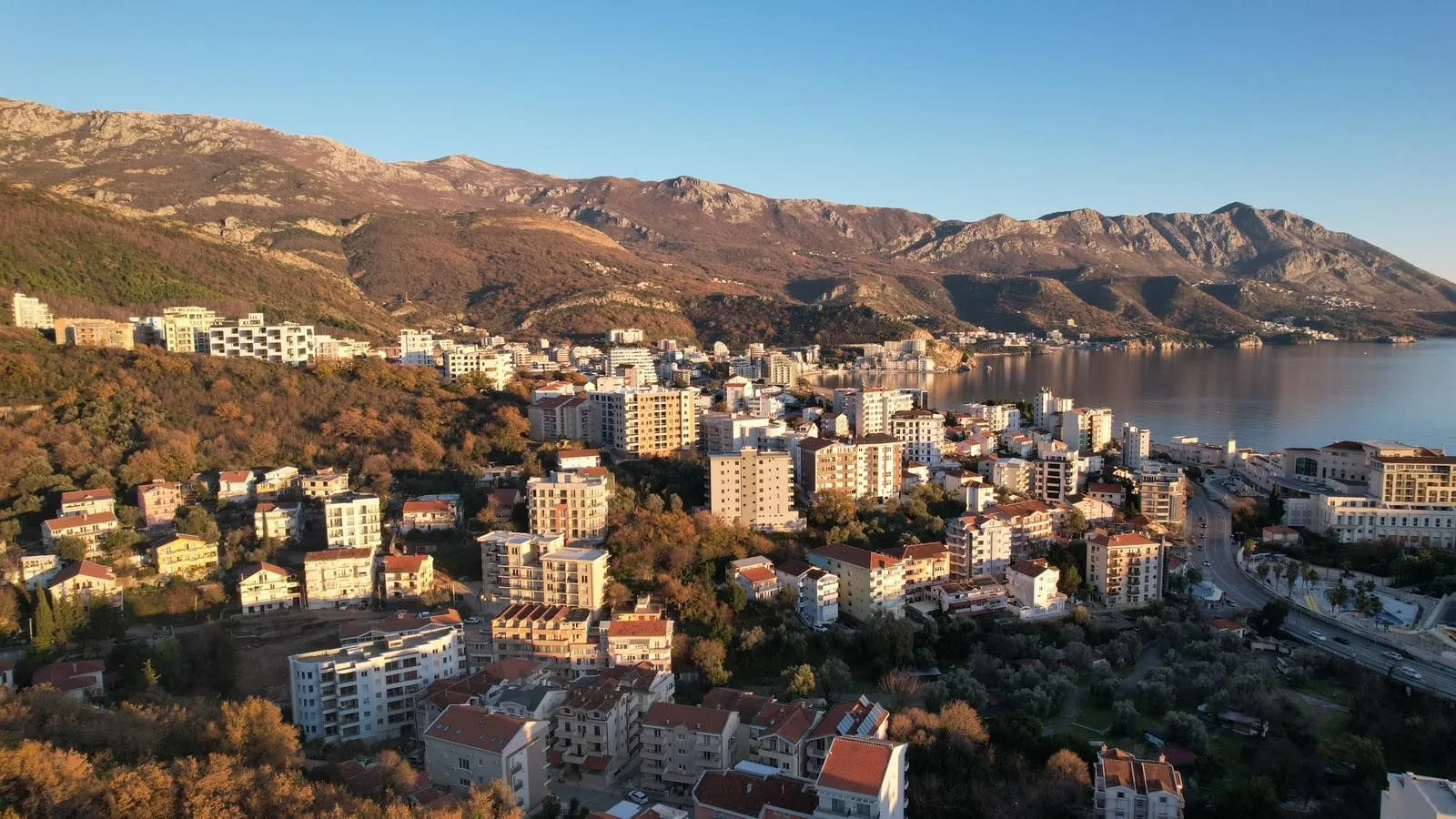 Sale, land lot, 2400m², Bečići, Budva