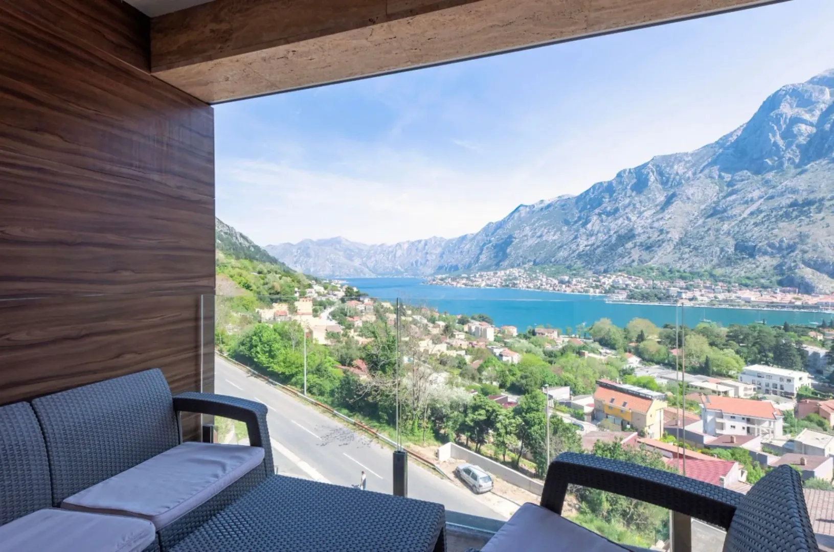 Izdavanje, trosoban stan, 141m², Škaljari, Kotor