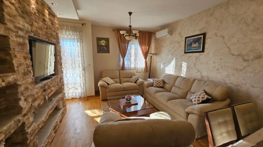 Izdavanje, dvosoban stan, 64m², City Kvart, Podgorica