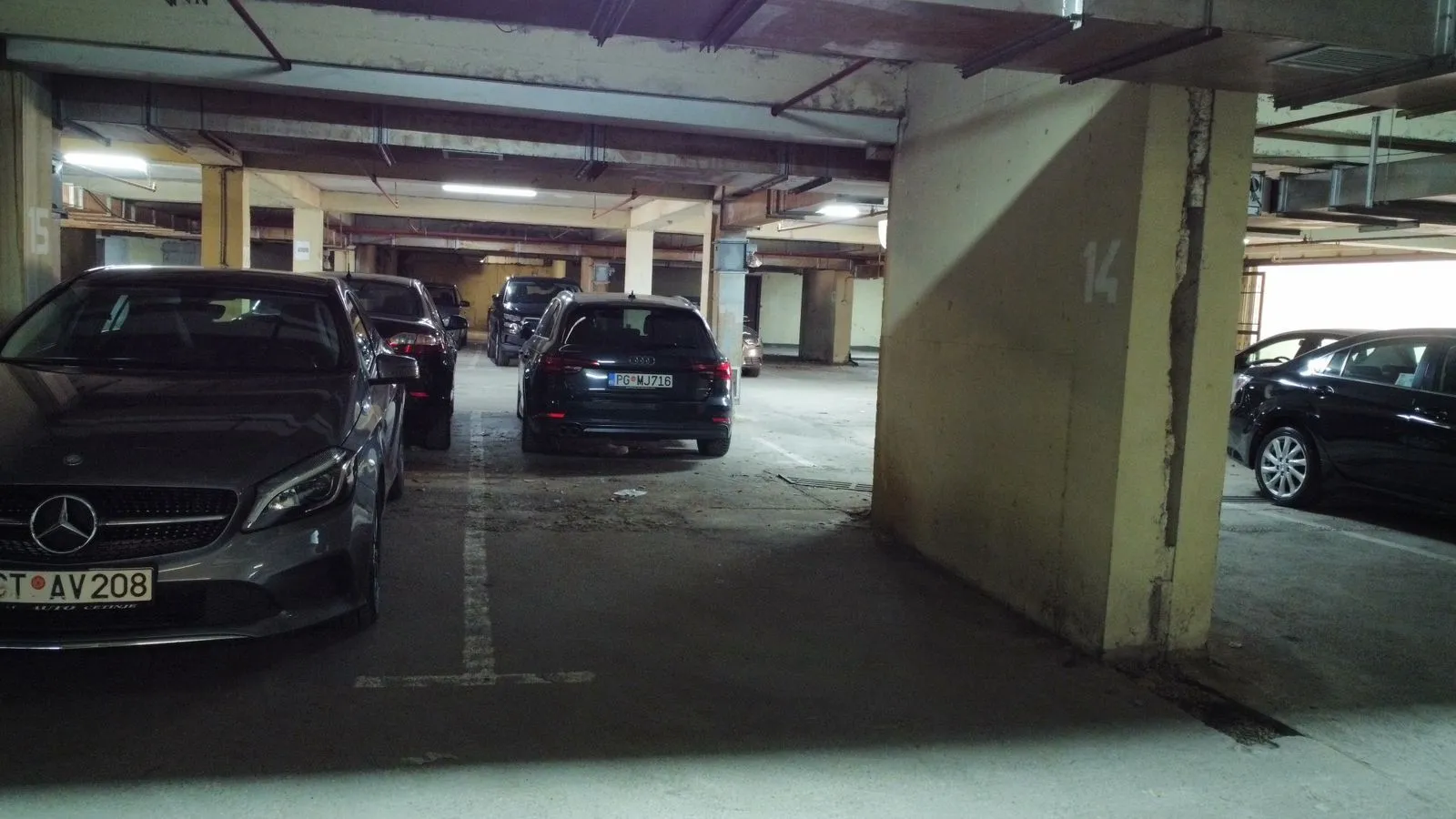 Rent, parking/garage, 15m², Blok 9, Podgorica