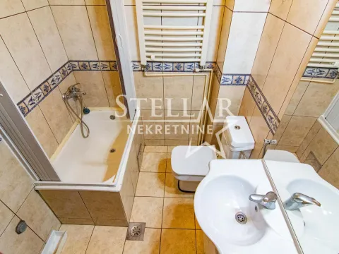 Izdavanje, poslovni prostor, 65m², Centar, Podgorica - image 4