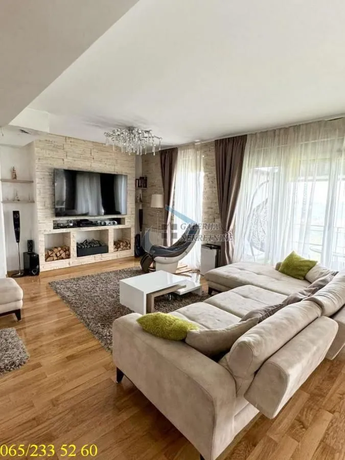 Sale, four bedroom apartment, 270m², Skojevsko Naselje, Beograd