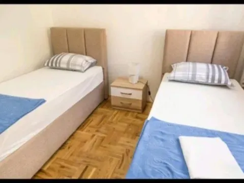 Izdavanje, dvosoban stan, 65m², Budva, Crna Gora