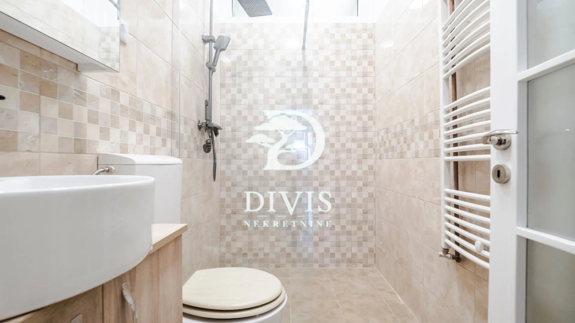 Prodaja, četvorosoban stan, 65m², Skadarlija, Beograd