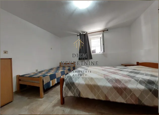 Izdavanje, dvosoban stan, 80m², Mrčevac, Tivat