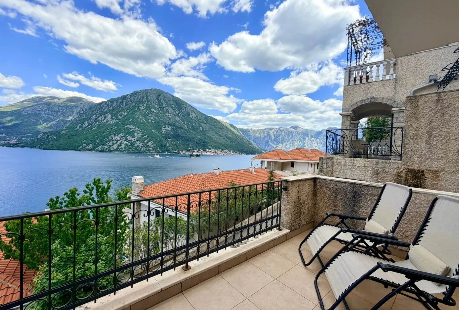 Prodaja, dvosoban stan, 87m², Morinj, Kotor
