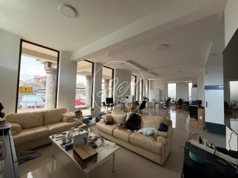 Sale, office space, 236m², Altina, Beograd - image 1