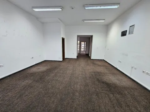Izdavanje, poslovni prostor, 85m², Stari Aerodrom, Podgorica - image 2