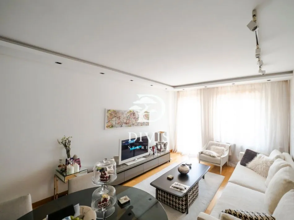 Prodaja, trosoban stan, 76m², Vračar Hram, Vračar Sve Podlokacije