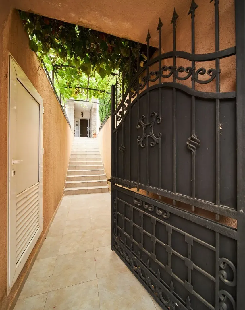 Sale, house, 495m², Ivanovići, Budva