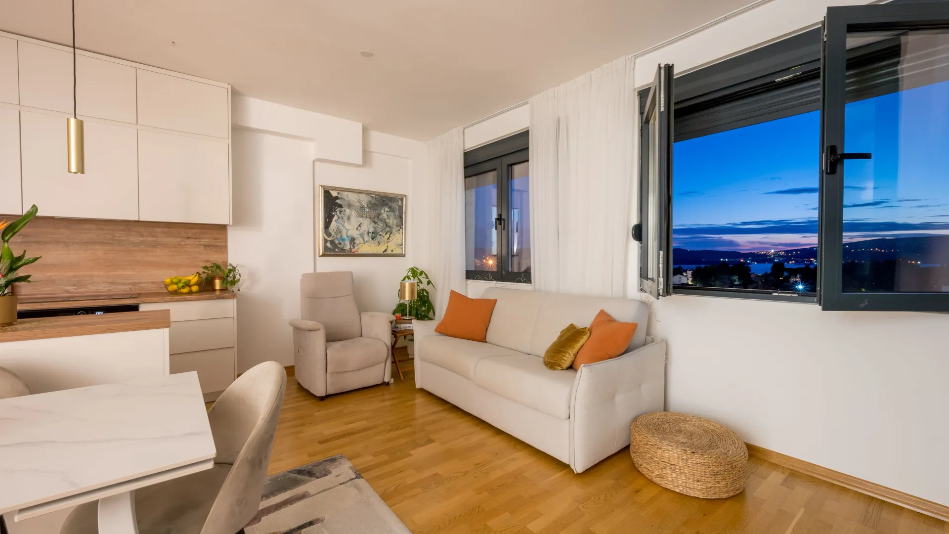 Prodaja, dvosoban stan, 63m², Pod Kuk, Tivat