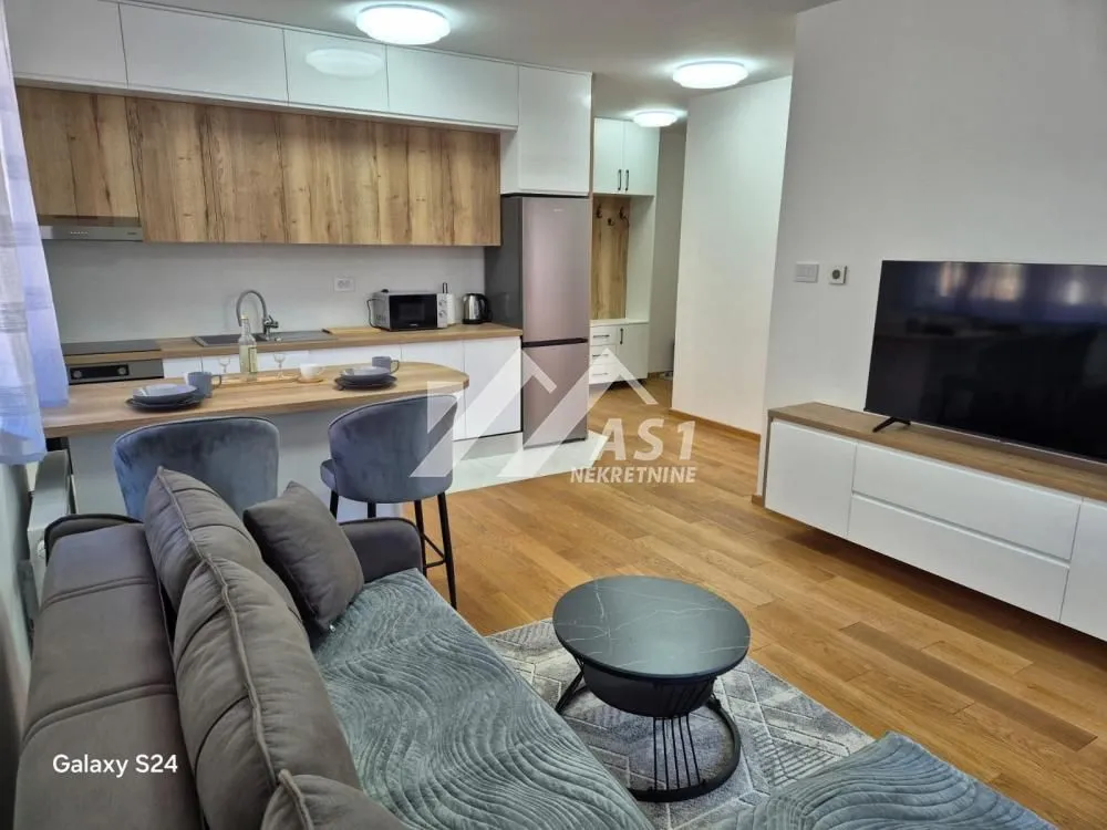 Izdavanje, jednosoban stan, 43m², Bulevar Oslobodjenja, Novi Sad Sve Podlokacije