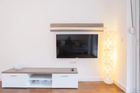 Rent, one bedroom apartment, 65m², Pržno, Budva - image 18
