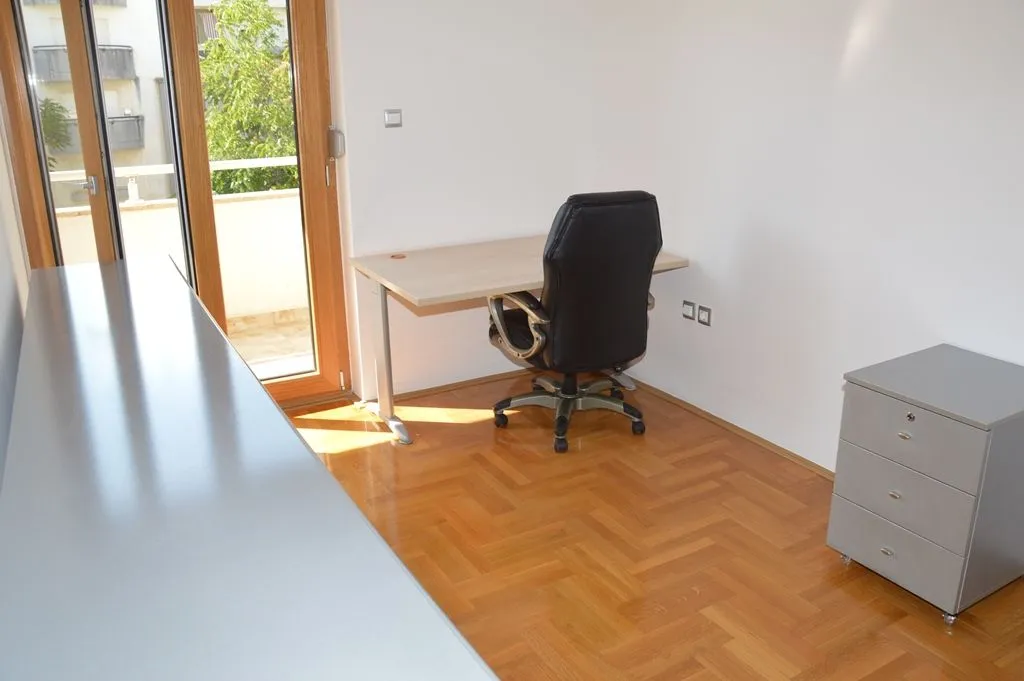 Rent, office space, 52m², Preko Morače, Podgorica