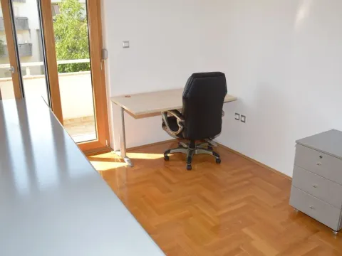 Rent, office space, 52m², Preko Morače, Podgorica - image 13