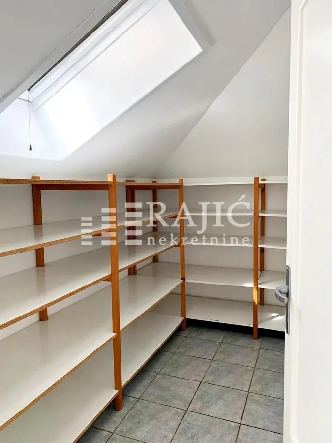Rent, four bedroom apartment, 135m², Senjak, Beograd