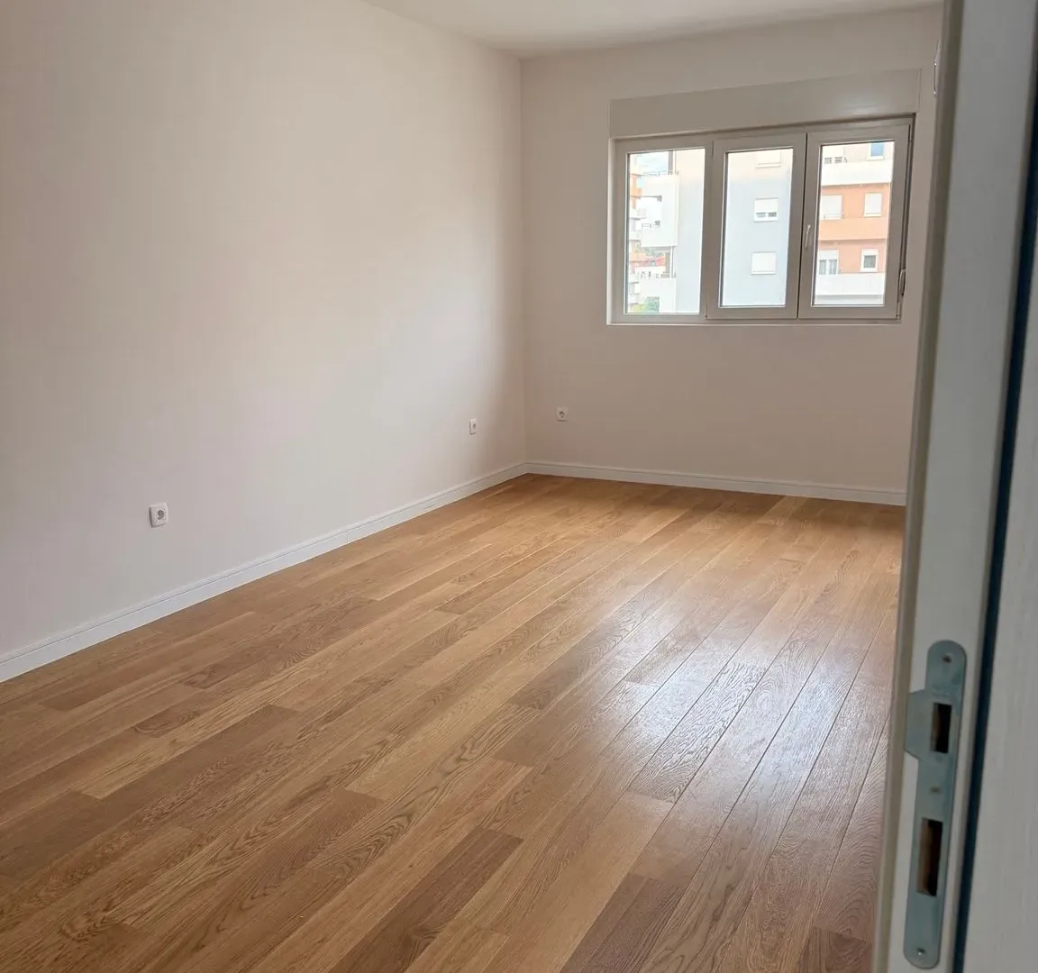 Izdavanje, poslovni prostor, 49m², Central Point, Podgorica