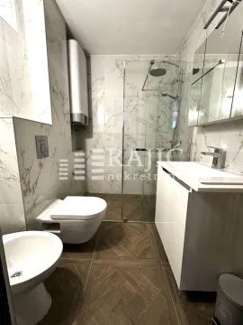 Modernly equipped bathroom with a walk-in shower and sanitary ware. - image 13