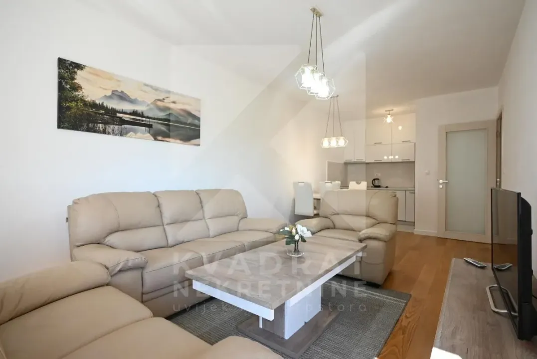 Izdavanje, dvosoban stan, 70m², Central Point, Podgorica