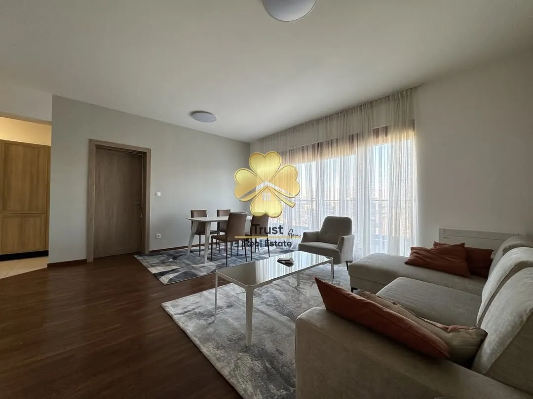 Izdavanje, četvorosoban stan, 130m², Master Kvart, Podgorica