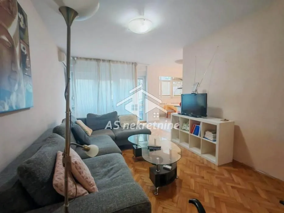 Izdavanje, trosoban stan, 73m², Kalenić Pijaca, Vračar Sve Podlokacije