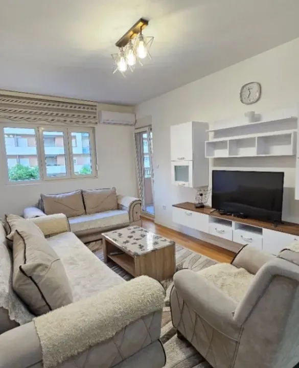 Izdavanje, dvosoban stan, 70m², Central Point, Podgorica