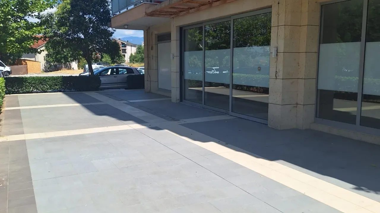 Izdavanje, poslovni prostor, 200m², City Kvart, Podgorica