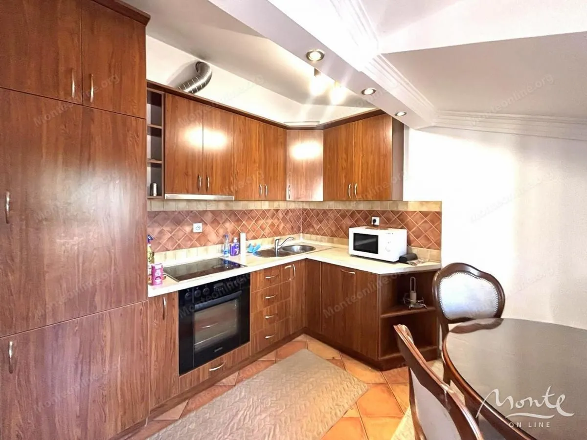 Prodaja, trosoban stan, 80m², Stari Aerodrom, Podgorica