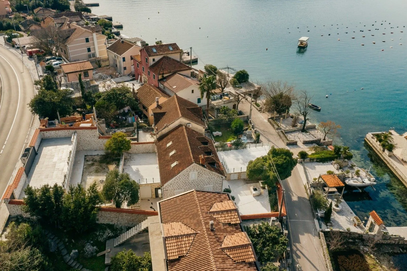 Sale, house, 380m², Ljuta, Kotor