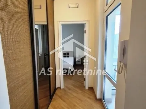 Izdavanje, trosoban stan, 115m², Slavija, Vračar Sve Podlokacije - image 7