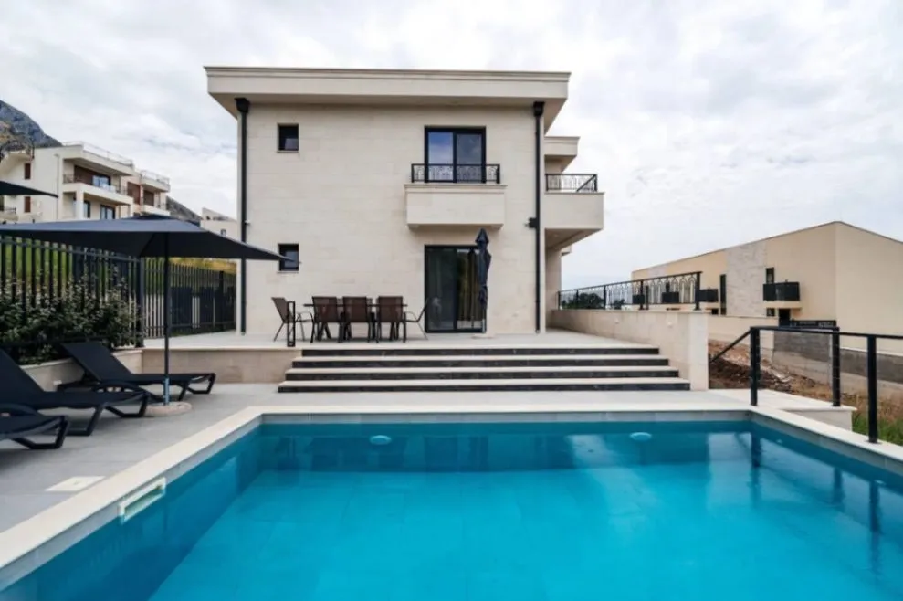 Prodaja, kuća, 318m², Blizikuće, Budva